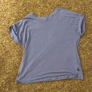 This is a lightly used GAP tee shirt in a light navy color. it’s a size small